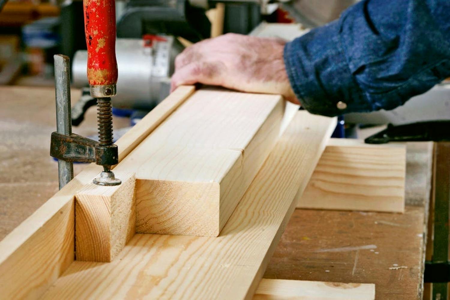 Kapp og gjærsag: Lag et langt arbeidsbord til kapp og gjærsagen Kapp og gjærsag: Lag et langt arbeidsbord til kapp og gjærsagen